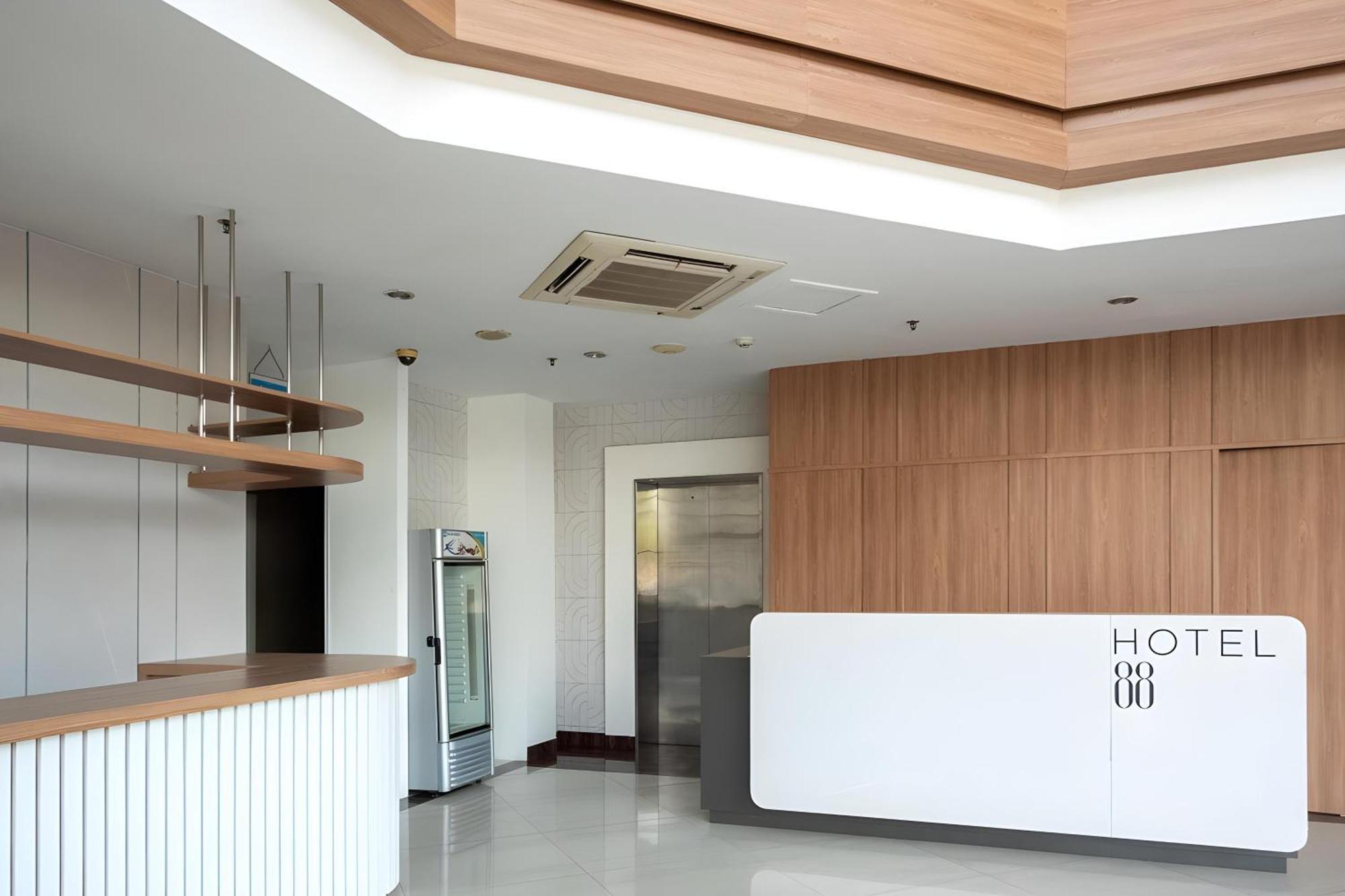 Hotel 88 Kedoya Jakarta Exterior photo