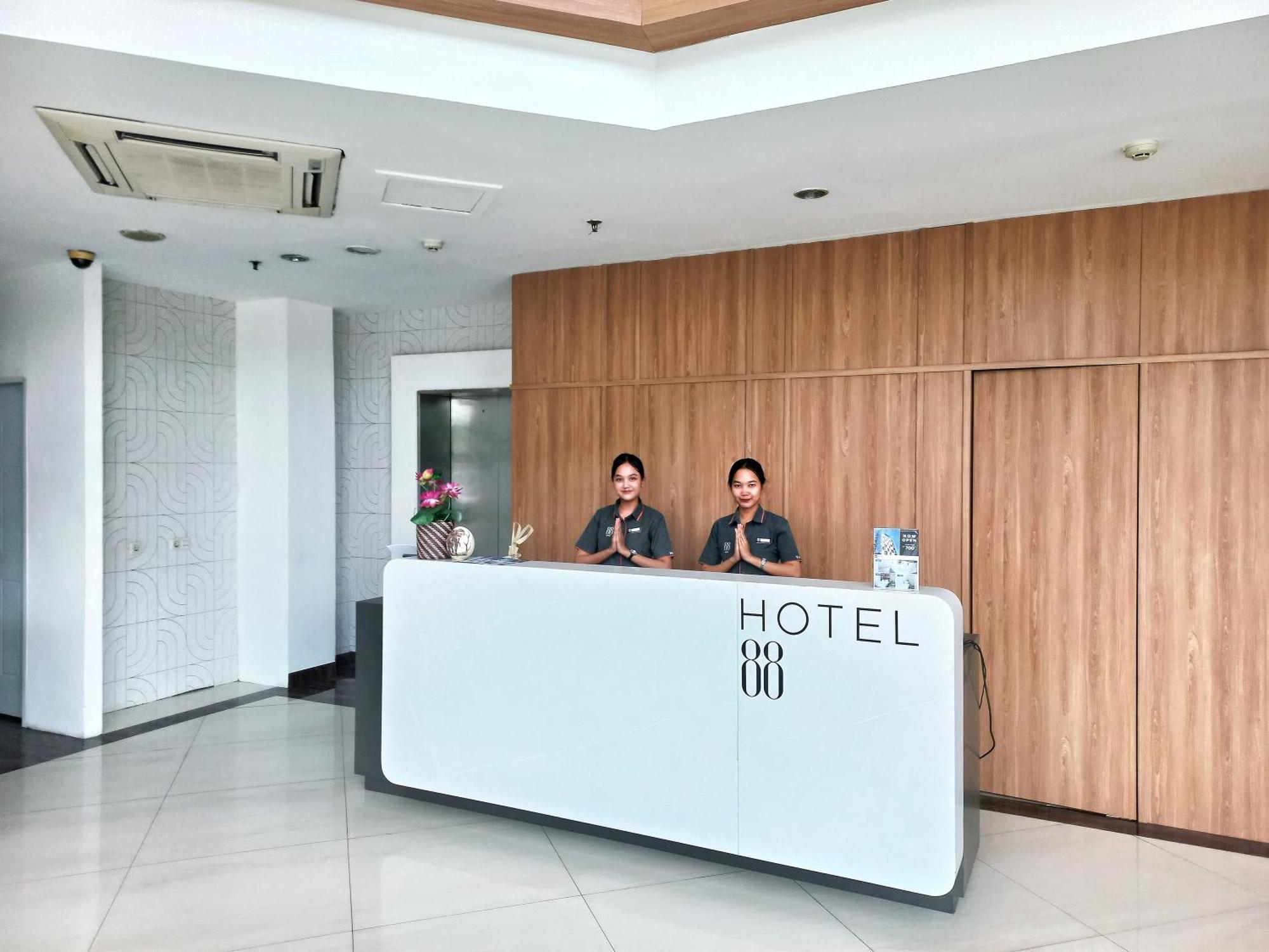 Hotel 88 Kedoya Jakarta Exterior photo