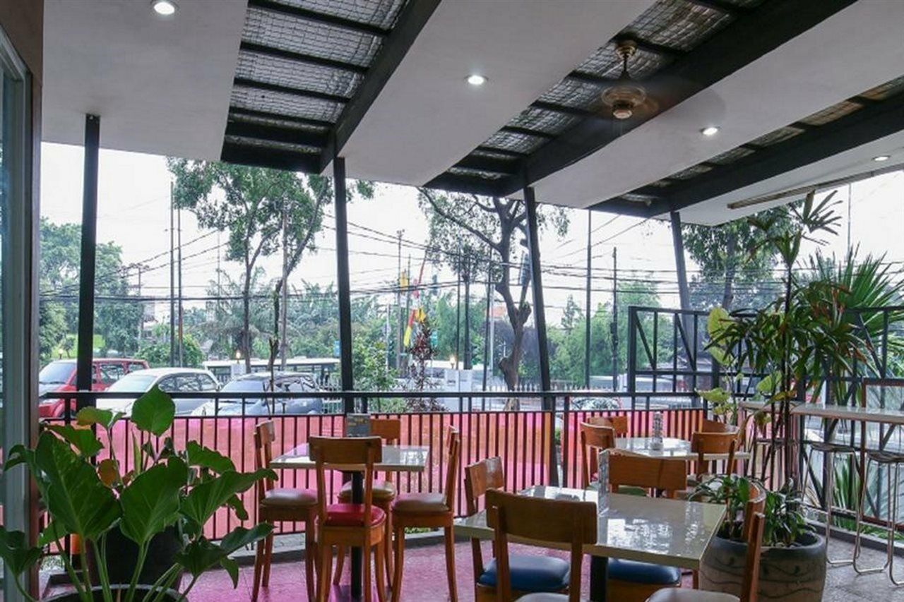 Hotel 88 Kedoya Jakarta Exterior photo